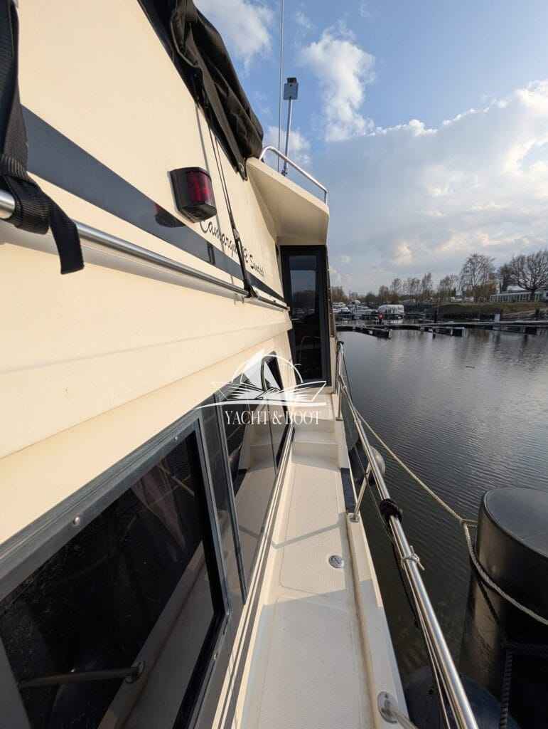 Motorboot Camargue Yacht 42 Sundeck