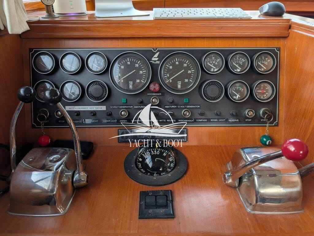 Motorboot Camargue Yacht 42 Sundeck