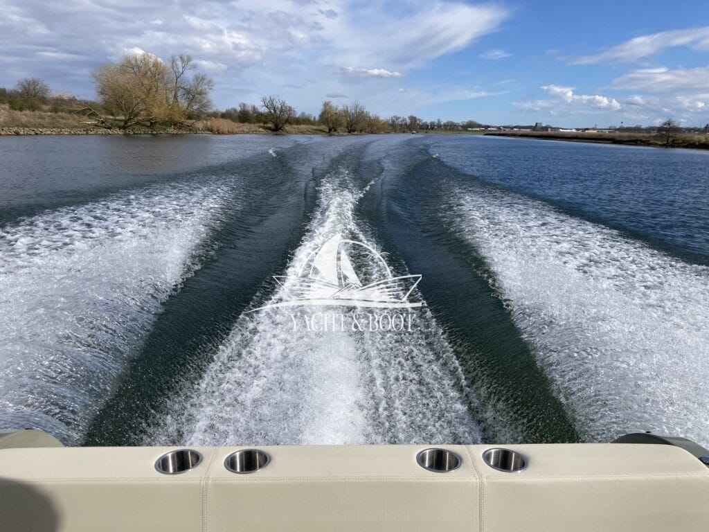 Motorboot X-Shore 1