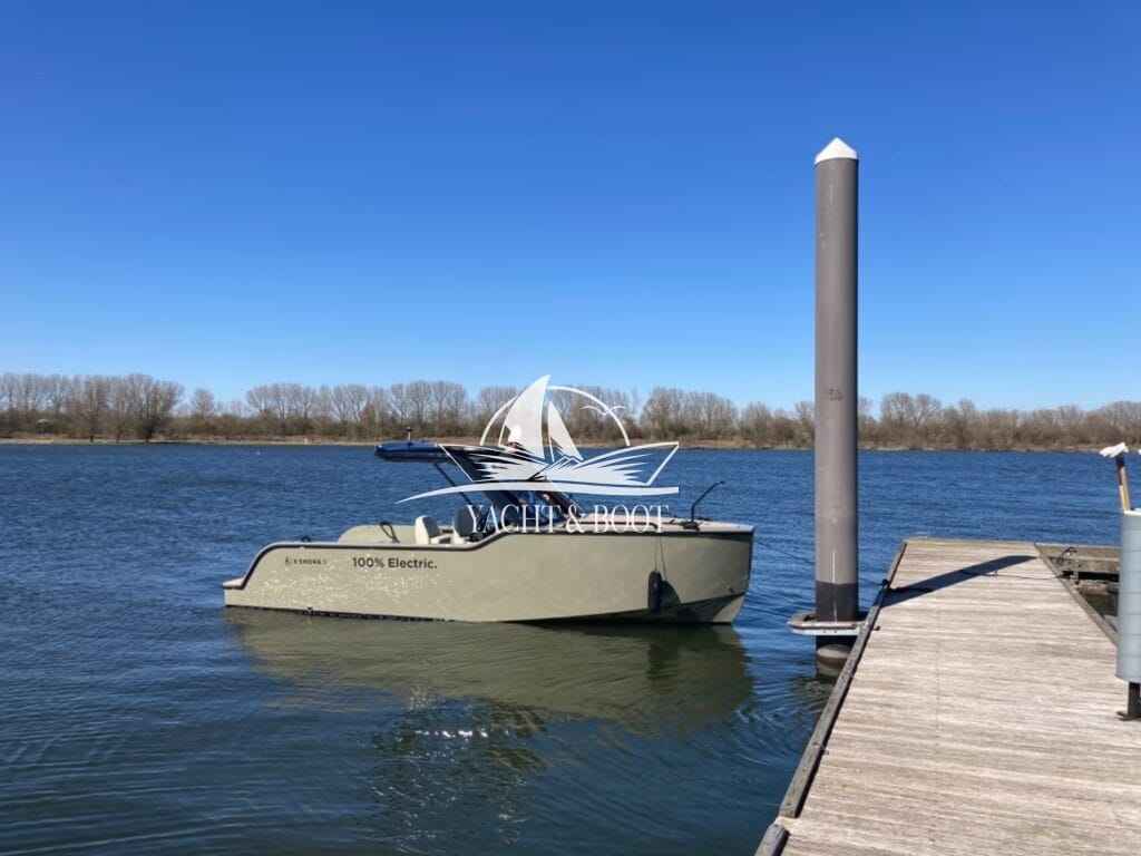 Motorboot X-Shore 1