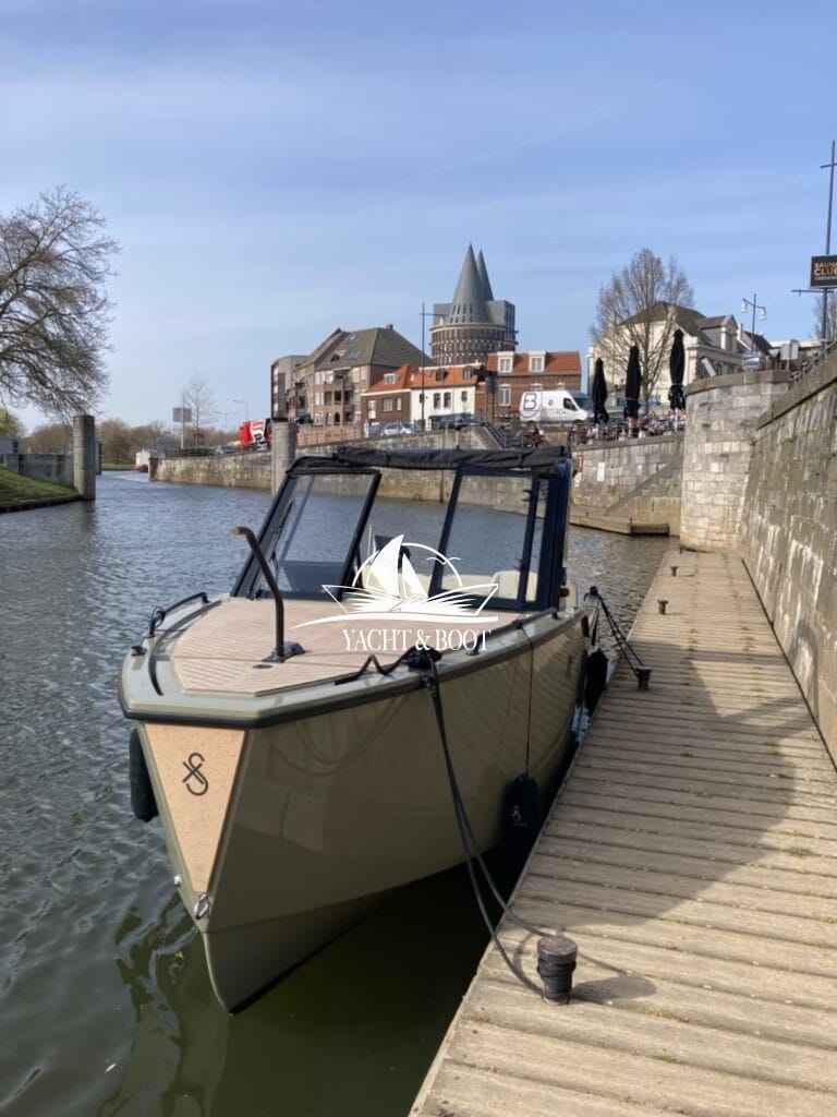Motorboot X-Shore 1