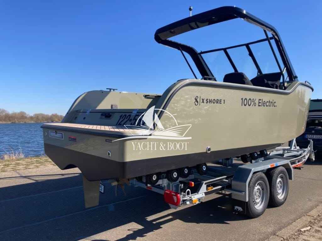 Motorboot X-Shore 1