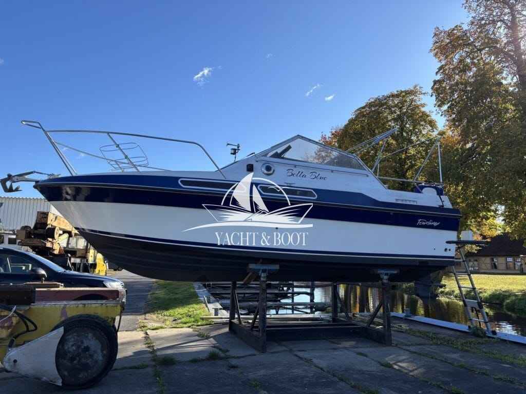 Motorboot Fairline Carrera 24