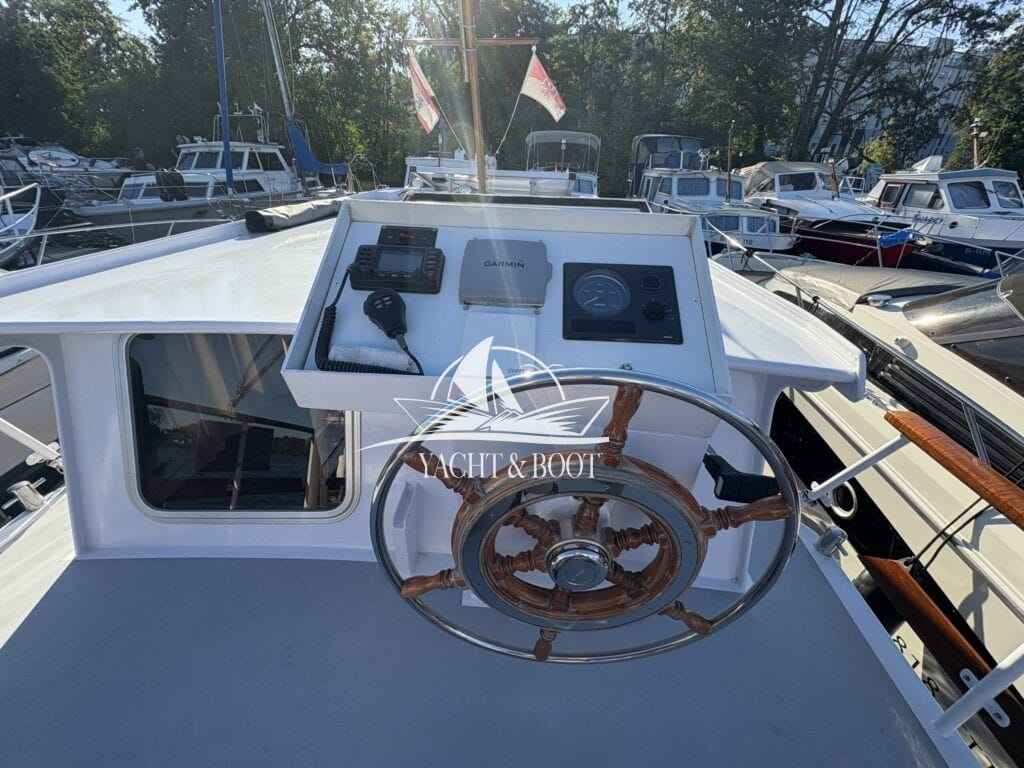 Motorboot holländischer Werftbau Crowntrawler 830