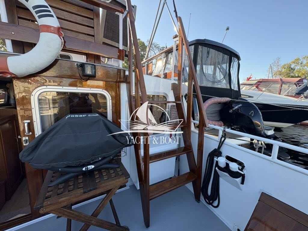 Motorboot holländischer Werftbau Crowntrawler 830