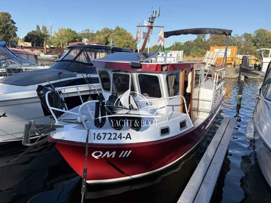Motorboot holländischer Werftbau Crowntrawler 830