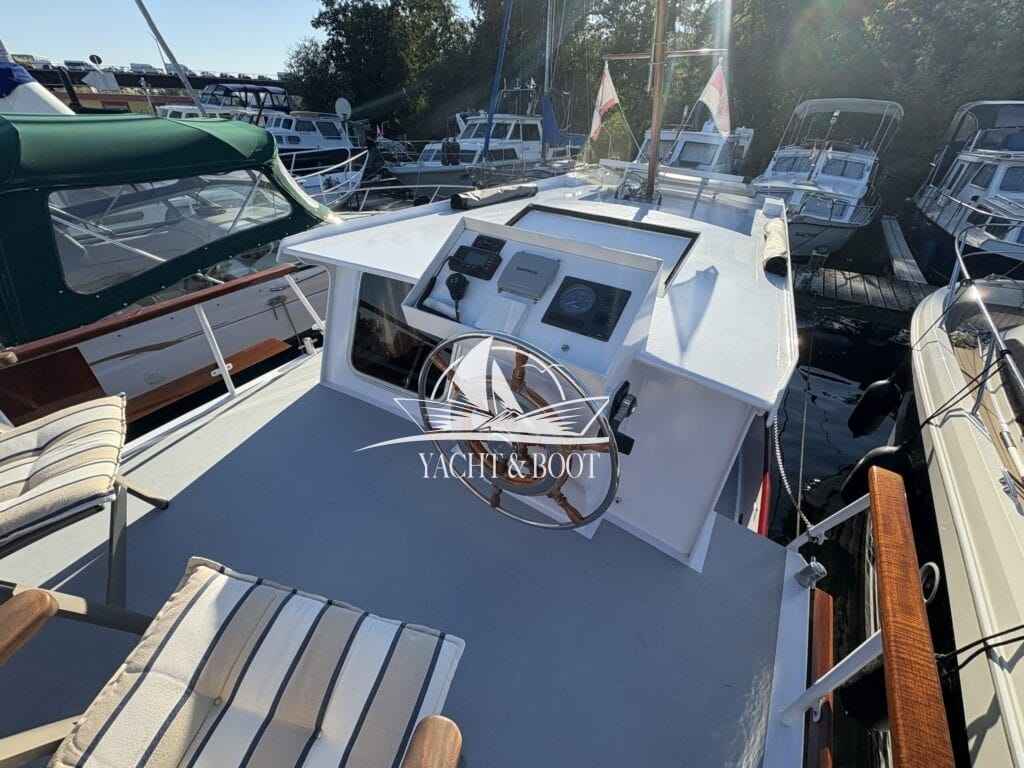 Motorboot holländischer Werftbau Crowntrawler 830