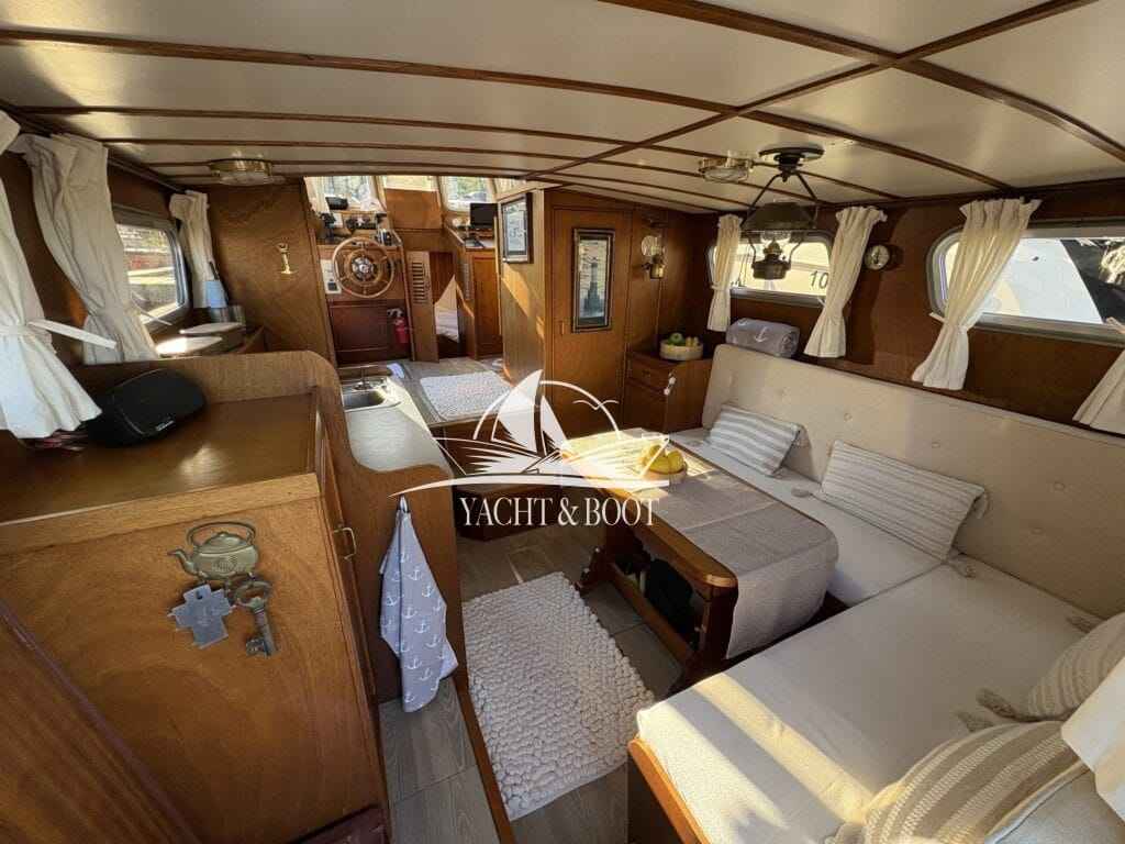 Motorboot holländischer Werftbau Crowntrawler 830