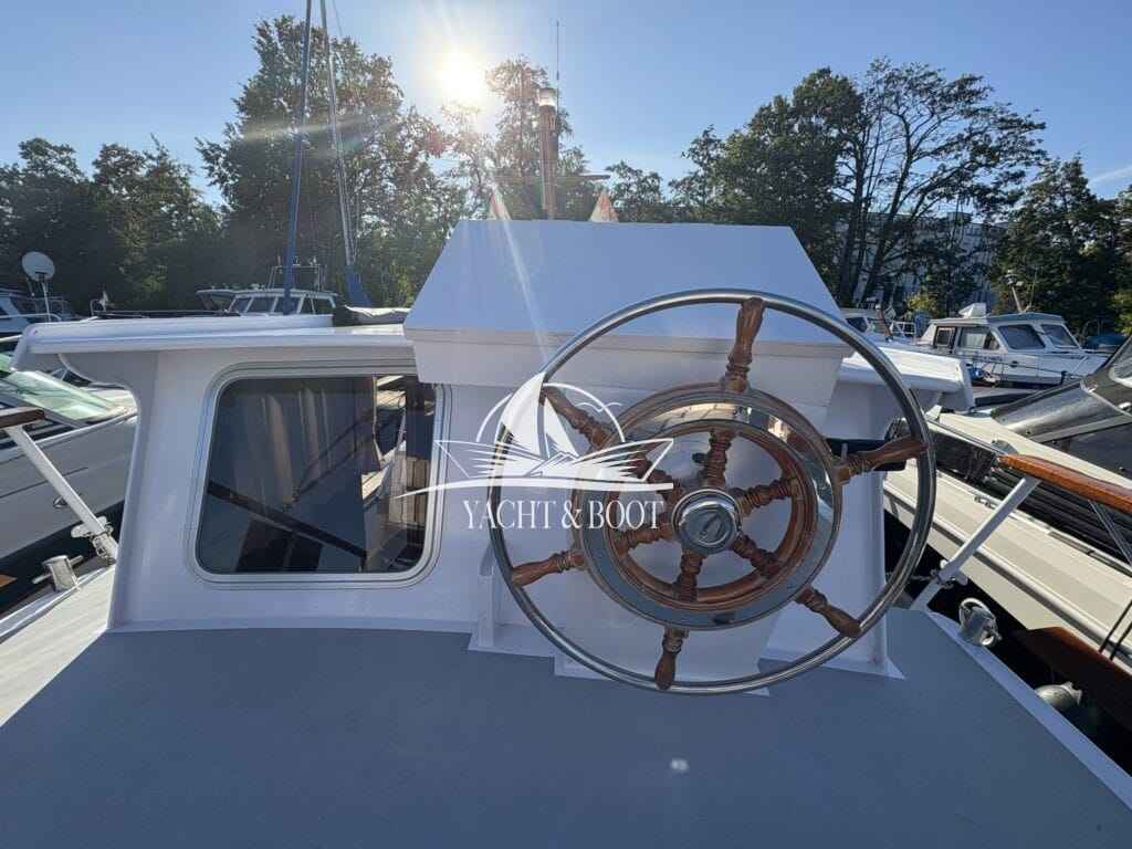 Motorboot holländischer Werftbau Crowntrawler 830