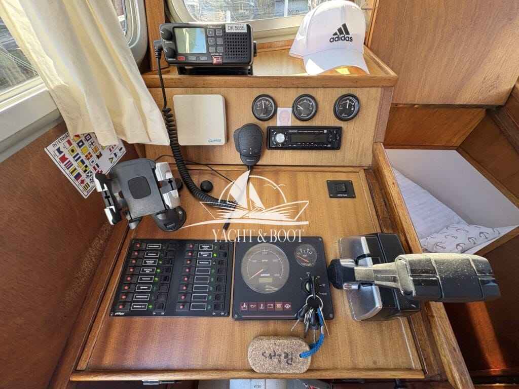 Motorboot holländischer Werftbau Crowntrawler 830