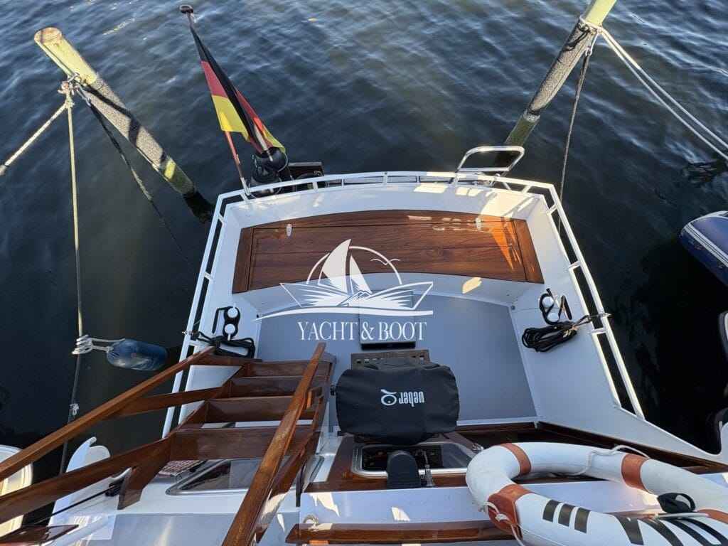 Motorboot holländischer Werftbau Crowntrawler 830
