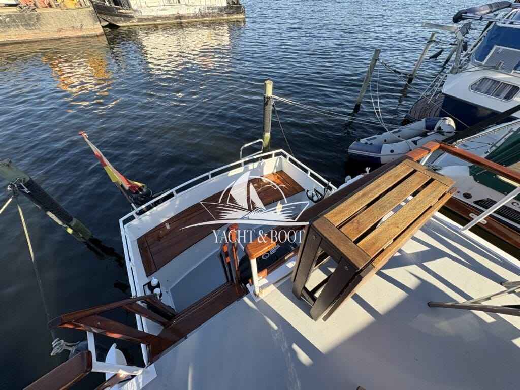 Motorboot holländischer Werftbau Crowntrawler 830