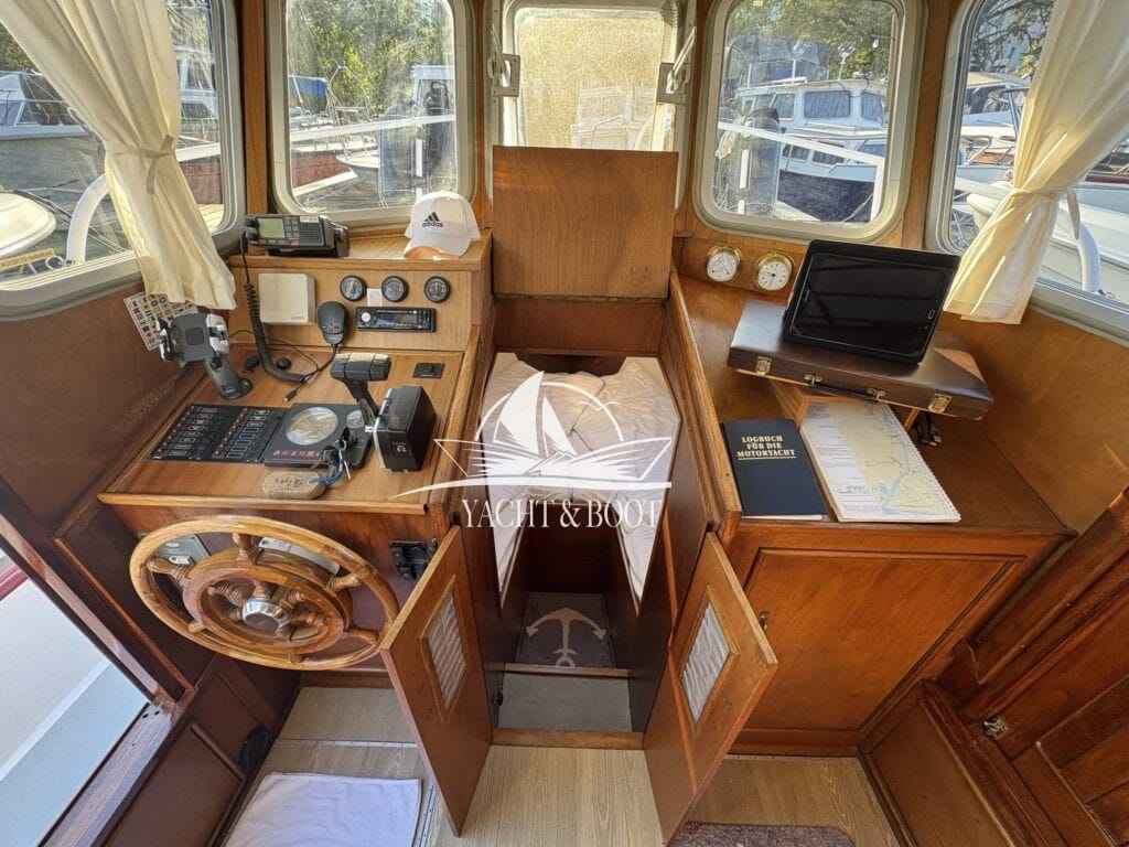 Motorboot holländischer Werftbau Crowntrawler 830