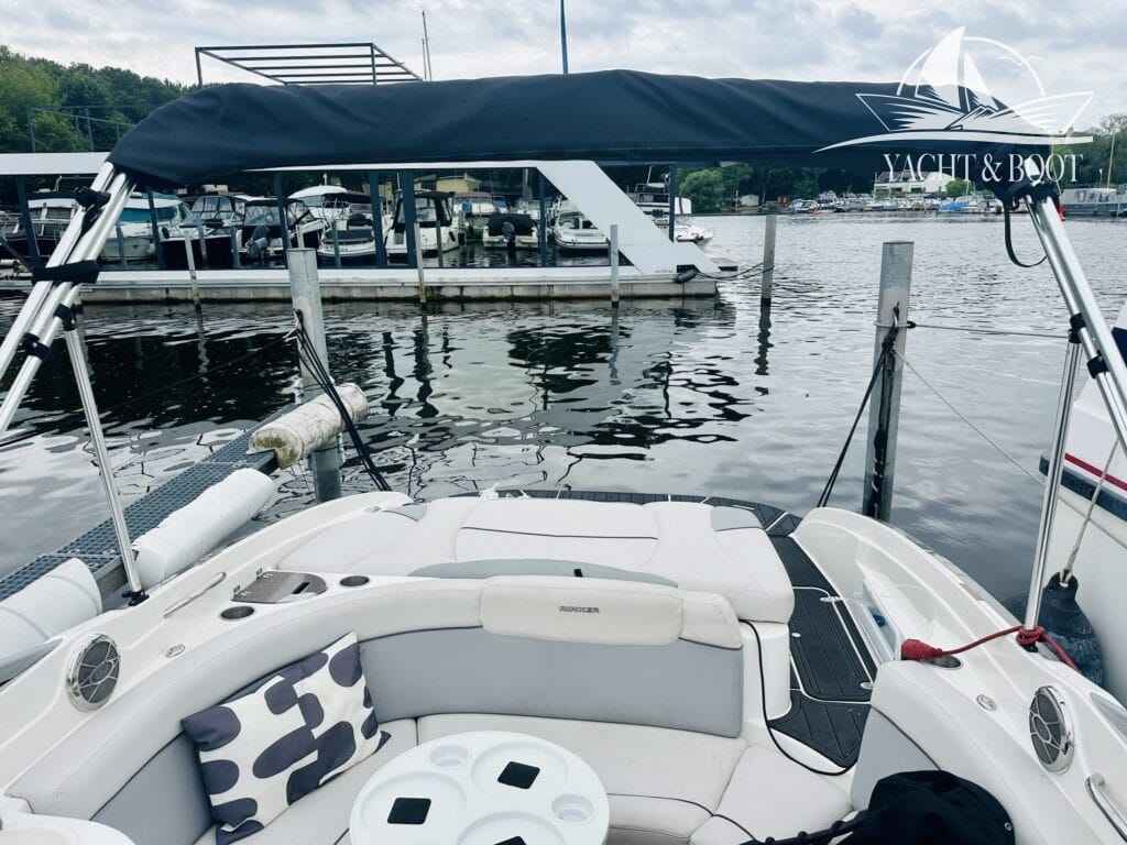 Motorboot Rinker 246 Captiva