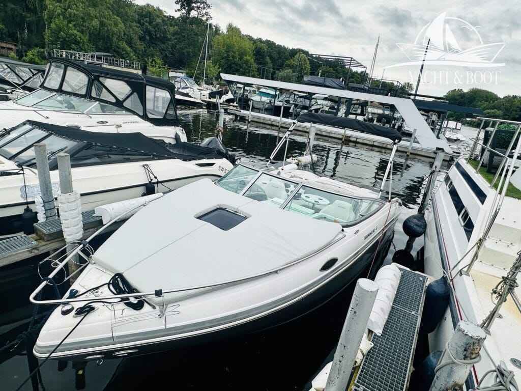 Motorboot Rinker 246 Captiva