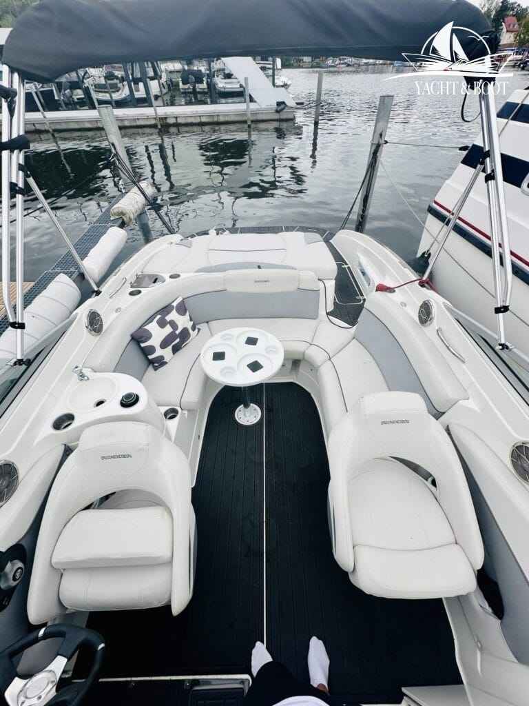 Motorboot Rinker 246 Captiva