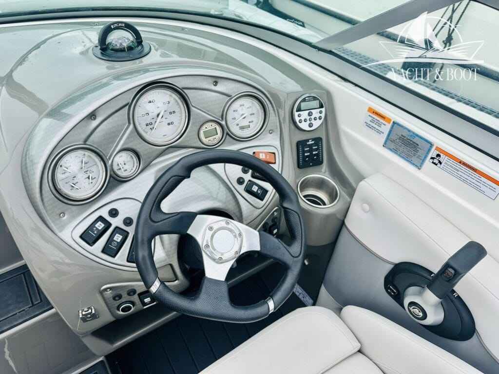 Motorboot Rinker 246 Captiva