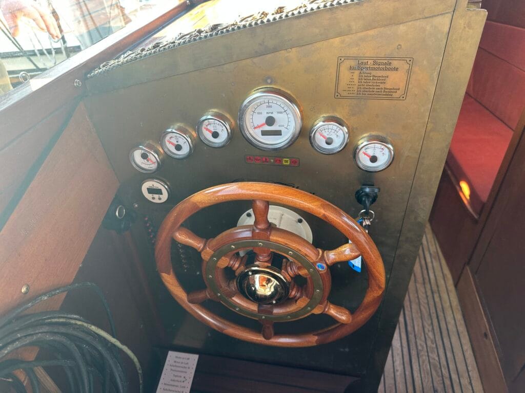 Motorboot Werftbau Backdecker 9.0