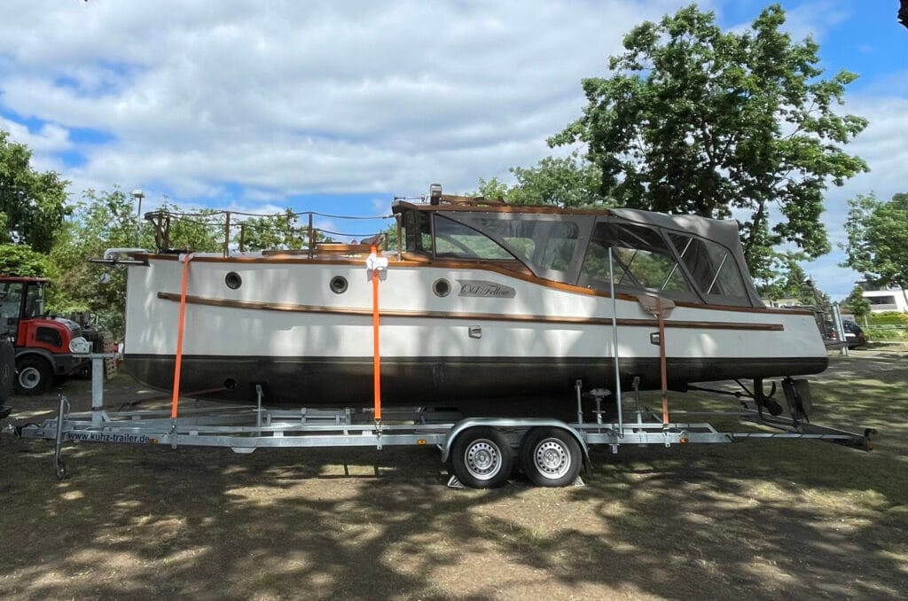 Motorboot Werftbau Backdecker 9.0