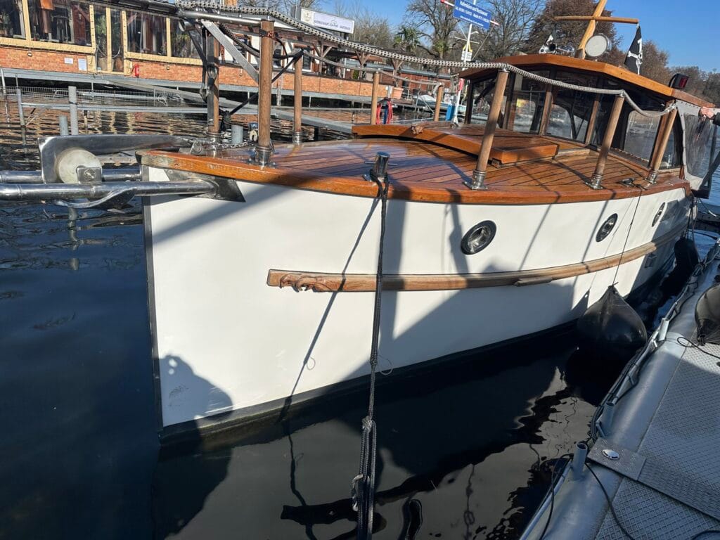 Motorboot Werftbau Backdecker 9.0