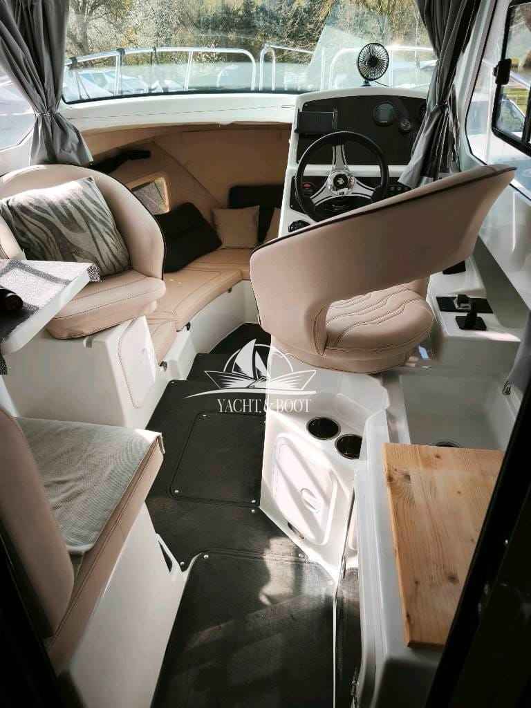 Motorboot Velvette 23 Active Sedan