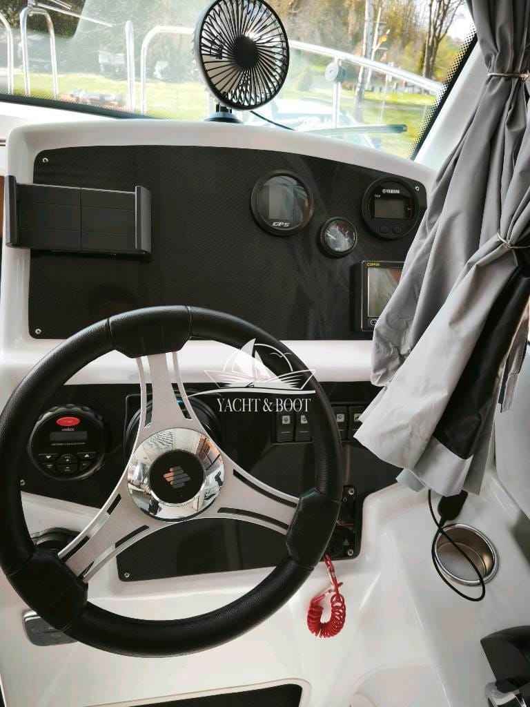 Motorboot Velvette 23 Active Sedan