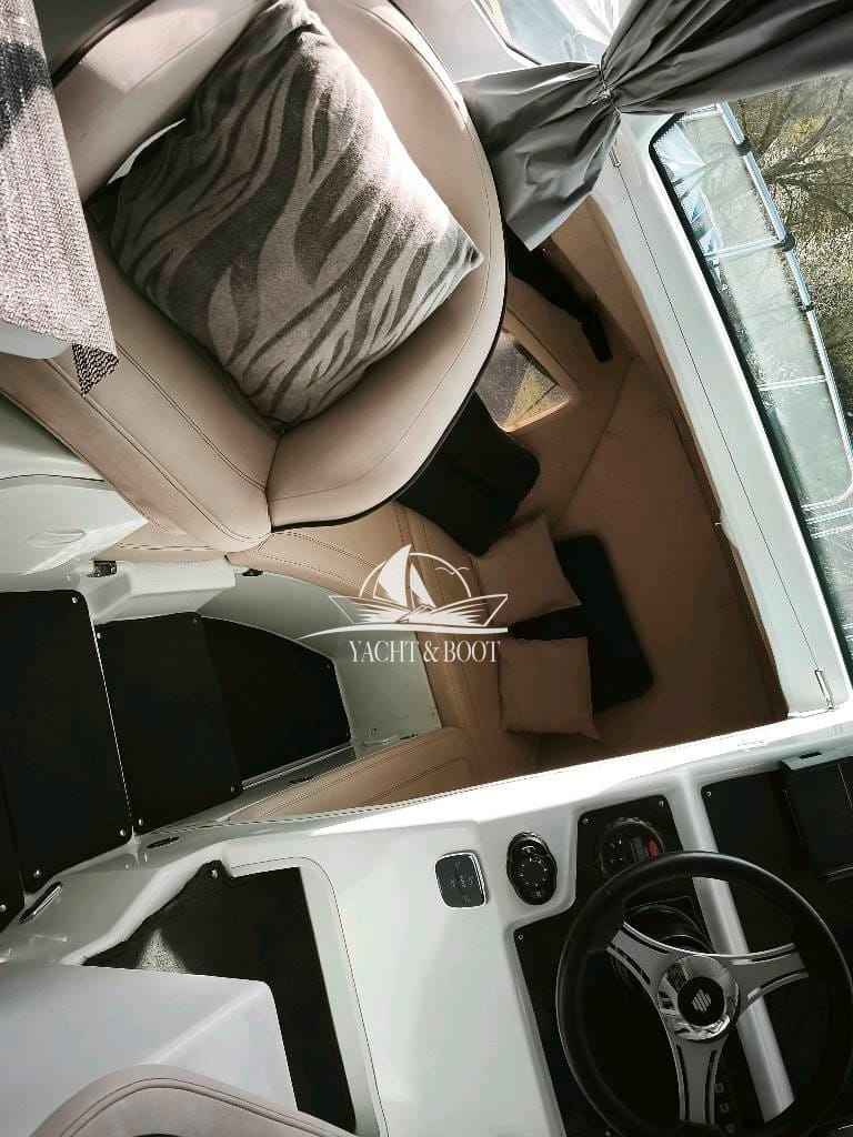 Motorboot Velvette 23 Active Sedan