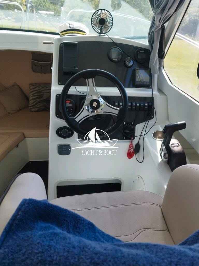 Motorboot Velvette 23 Active Sedan
