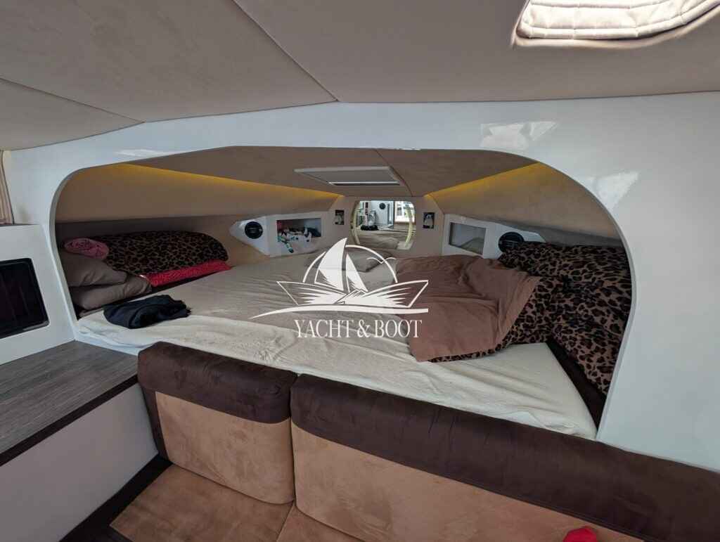 Motorboot Cruiser Yachts 3270 Esprit