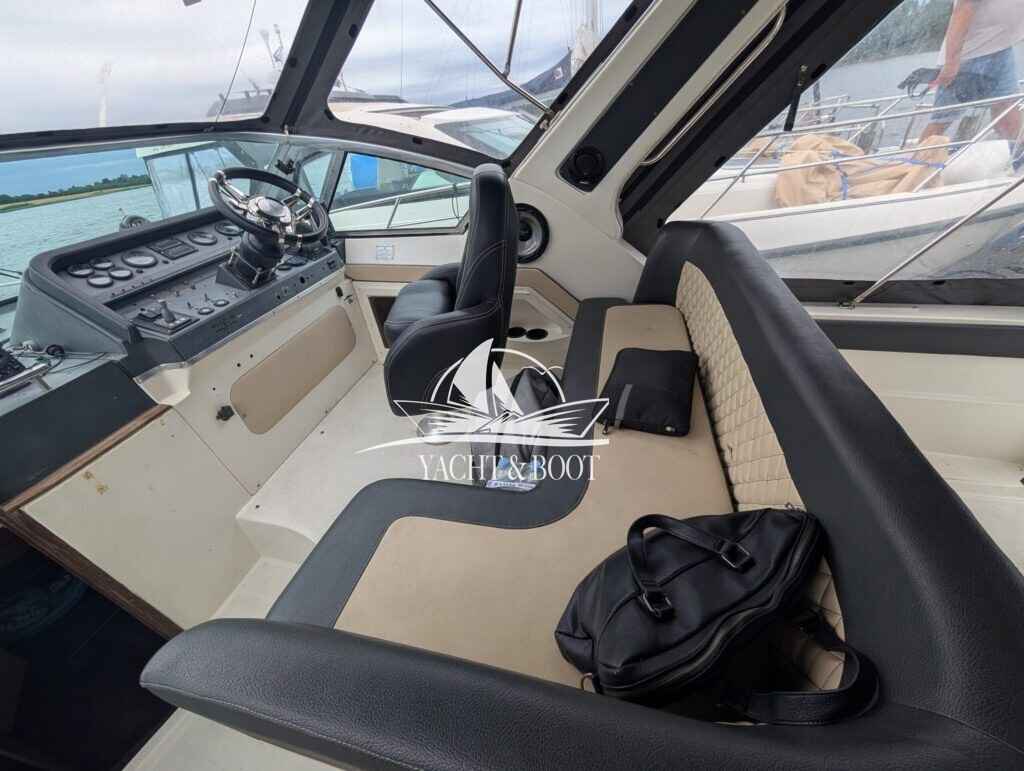 Motorboot Cruiser Yachts 3270 Esprit