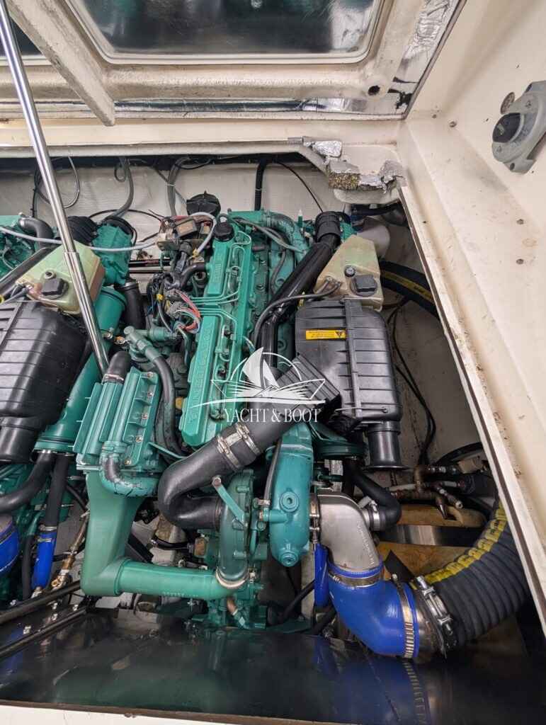 Motorboot Cruiser Yachts 3270 Esprit