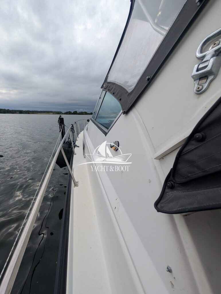 Motorboot Cruiser Yachts 3270 Esprit