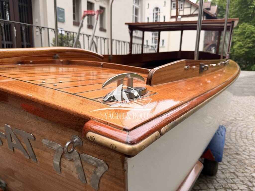 Motorboot Riva Bertel Mockenthum 6.2