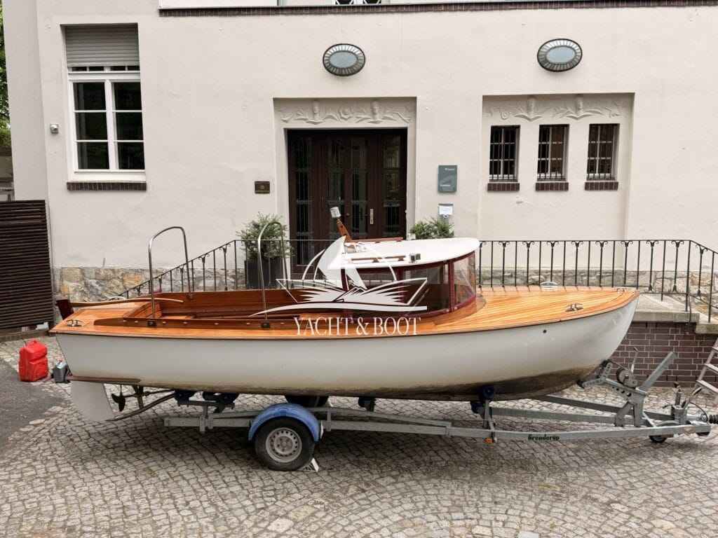 Motorboot Riva Bertel Mockenthum 6.2