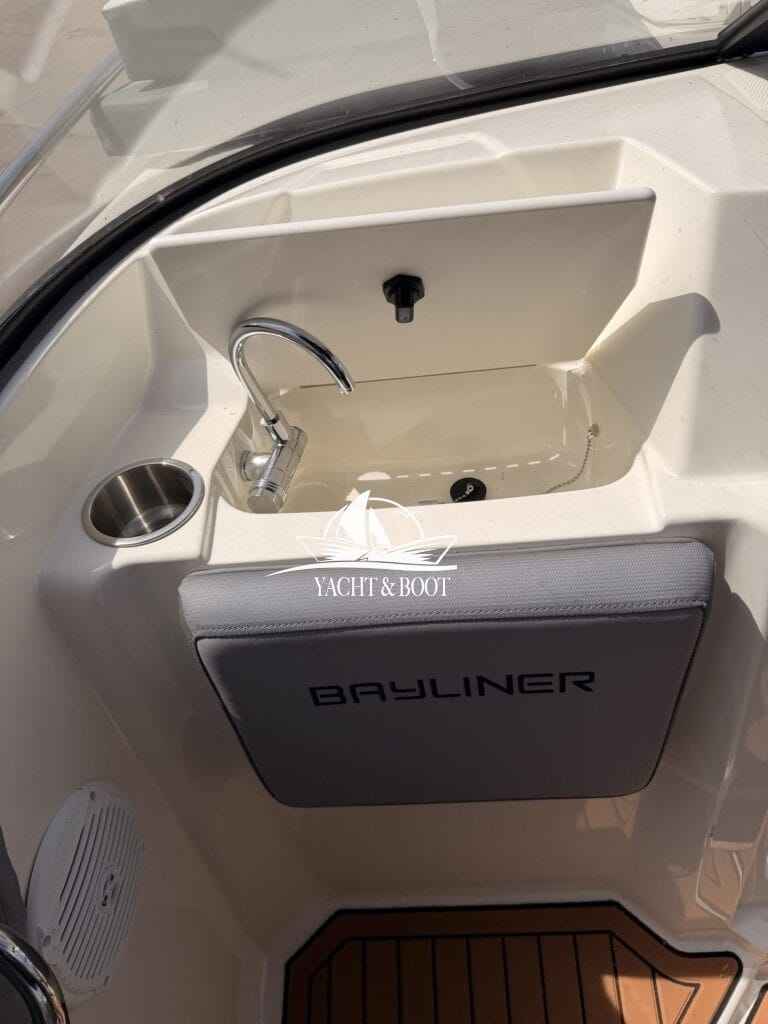 Motorboot Bayliner VR 5