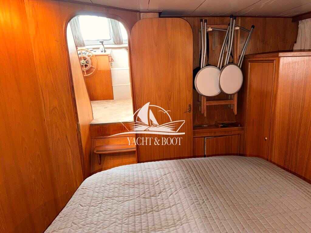 Motorboot Veha Sedan Cruiser 35