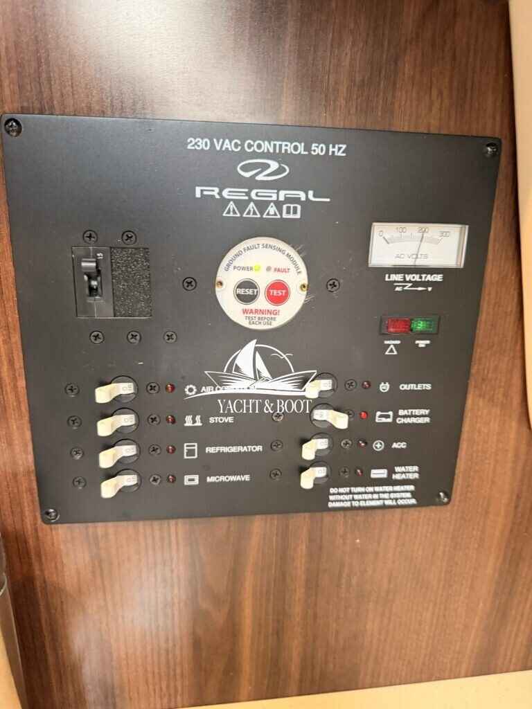 Motorboot Regal 26 Express