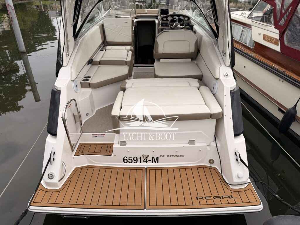 Motorboot Regal 26 Express