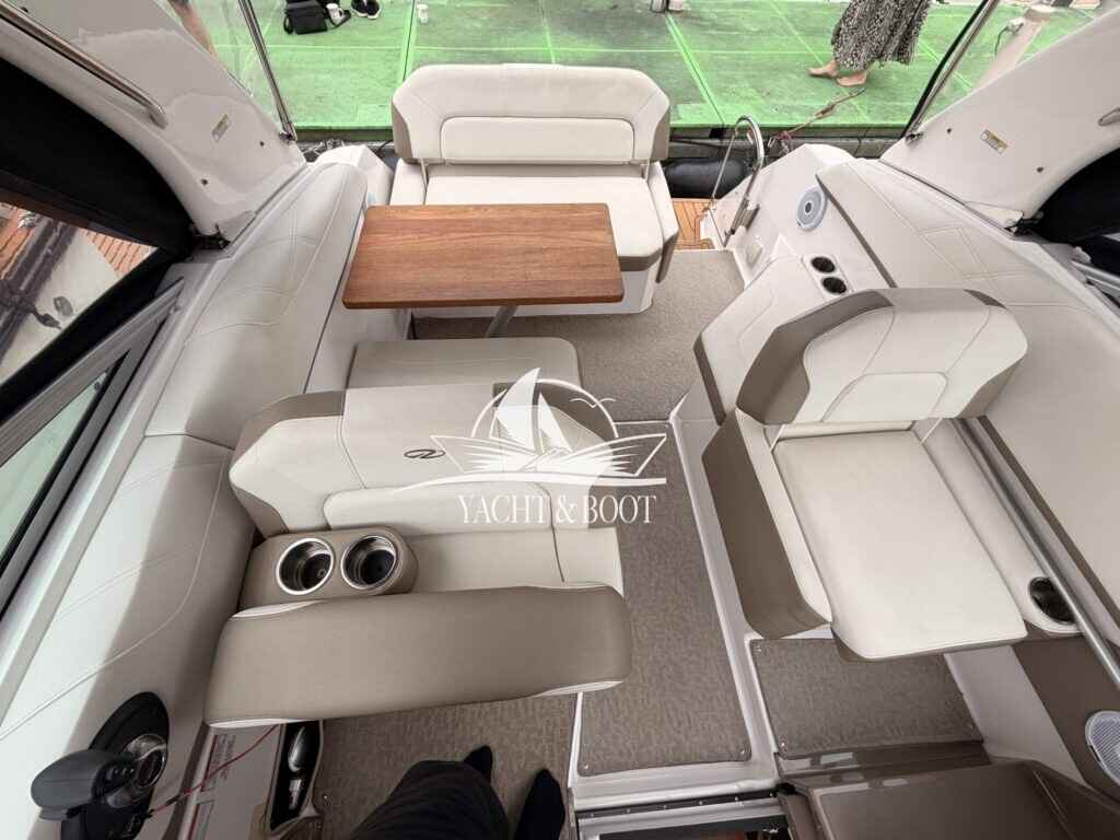 Motorboot Regal 26 Express
