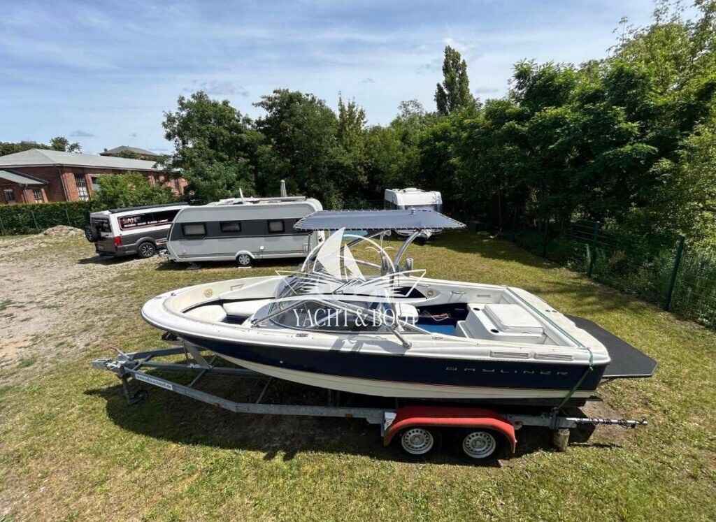 Motorboot Bayliner (US) Bowrider 215