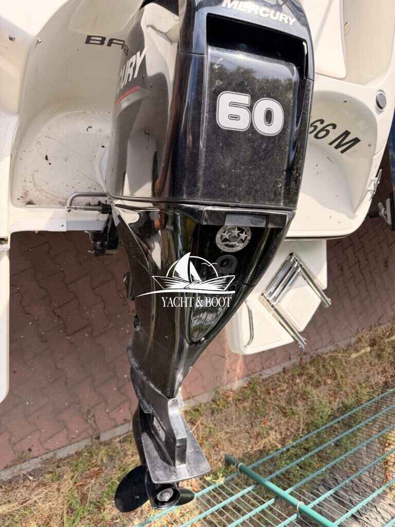 Motorboot Bayliner e16