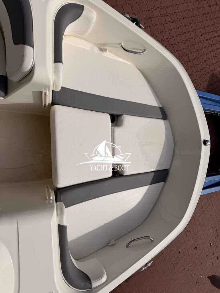 Motorboot Bayliner e16