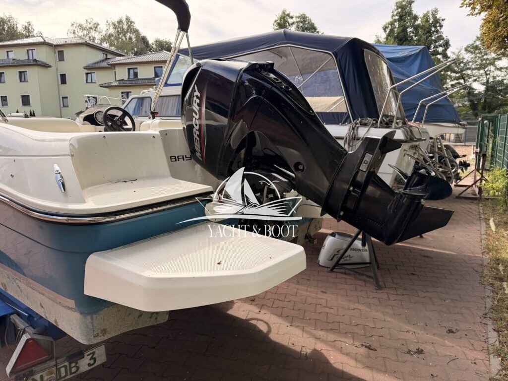 Motorboot Bayliner e16