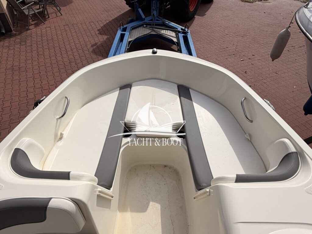 Motorboot Bayliner e16
