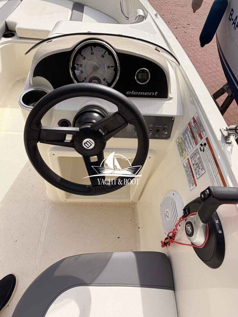 Motorboot Bayliner e16
