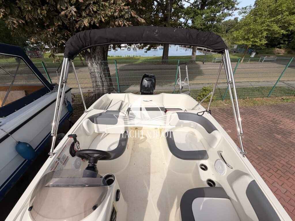 Motorboot Bayliner e16