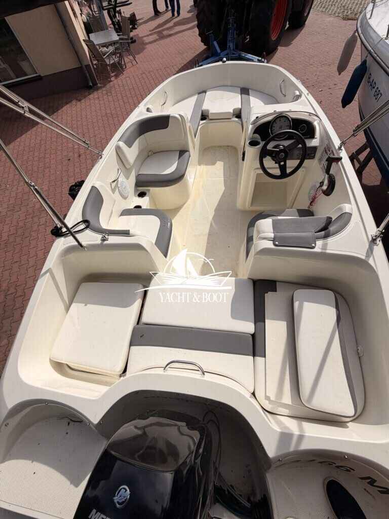 Motorboot Bayliner e16